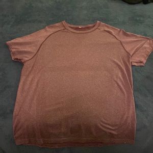 LULULEMON Men’s XL Strato Tech tee.
